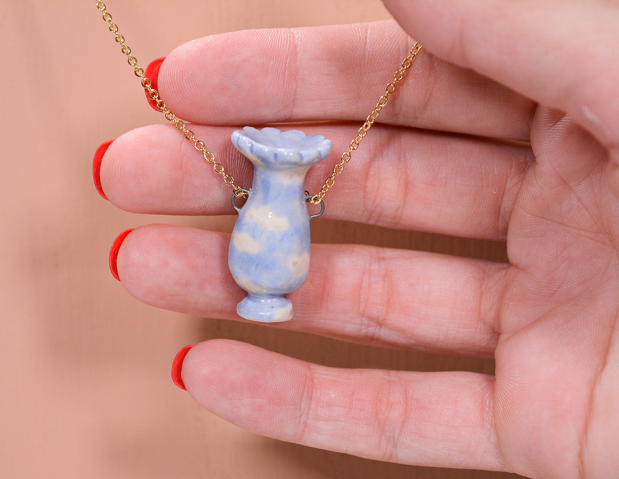 Cloudy Vase Necklace