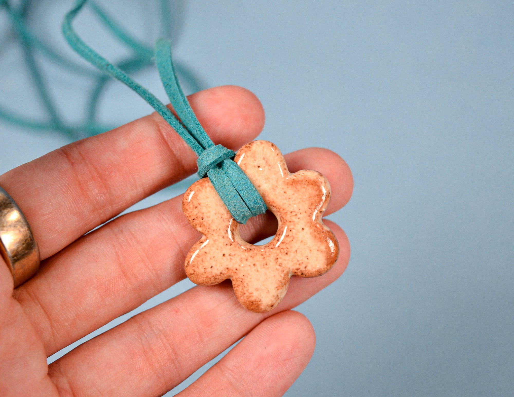 Shino Open Daisy Adjustable Necklace